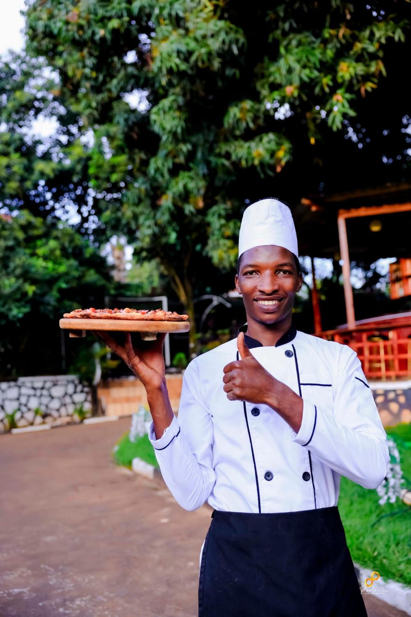 Golden Court Hotel Kampala Luaran gambar